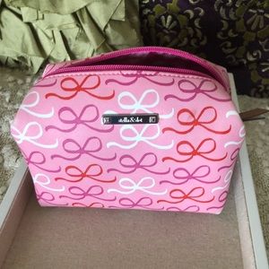 Stella and Dot Pouf makeup / travel bag